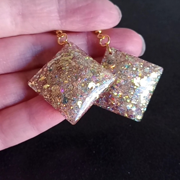 Champagne gold iridescent faux opal glitter diamond dangle earrings resin new - Picture 6 of 9